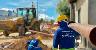 Obras de saneamento avançam em Timon com novas frentes de implantação da rede de esgoto 