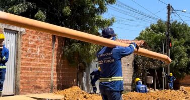 Obras de esgoto avançam em Timon com intervenções parciais na Rua Jaime Assunção e em outras vias de oito bairros 